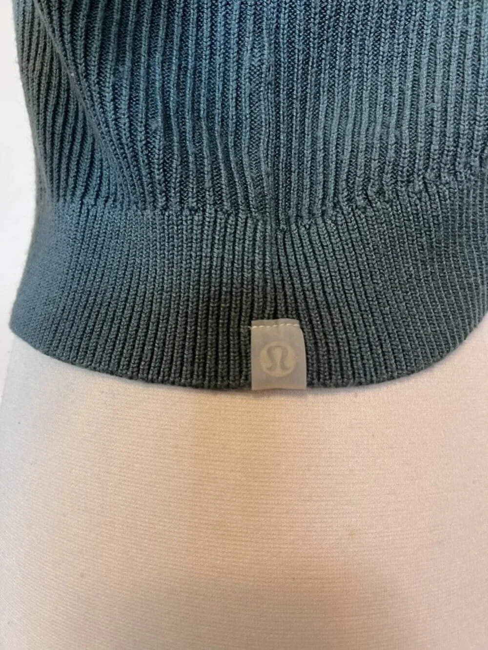 Lululemon Reversible Crossover Sweater Green Size 6 Knit Pullover Top LW3EQNS